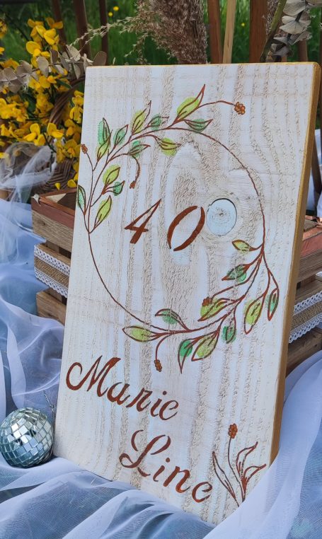 Personnalisation sur bois pour un anniversaire Personnalisation sur bois